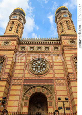 Dohany Street Synagogue also known as the Great Synagogue or Tabakgasse Synagogue in Budapest, Hungary 119290972
