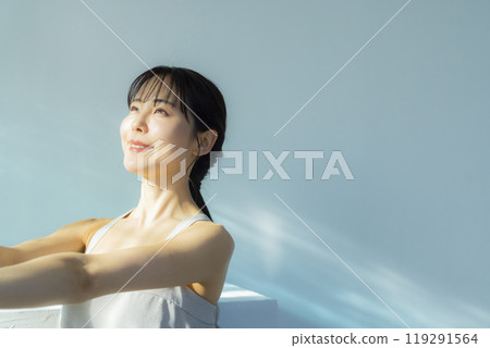 Woman taking care of her body 119291564