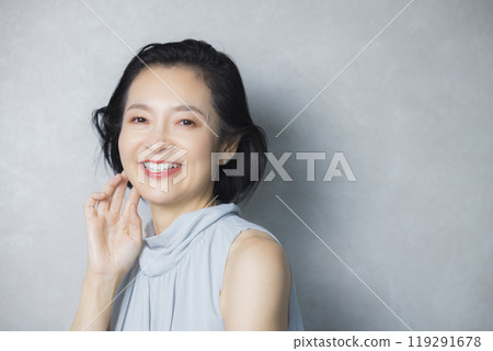 Dressed up middle-aged woman 119291678