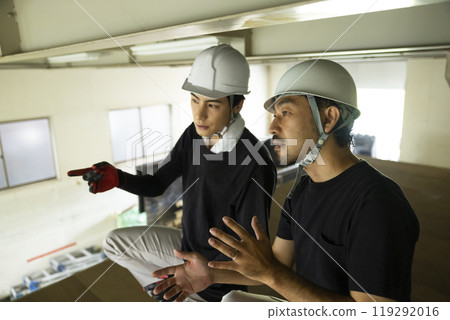 Workers dismantling steel beams 119292016