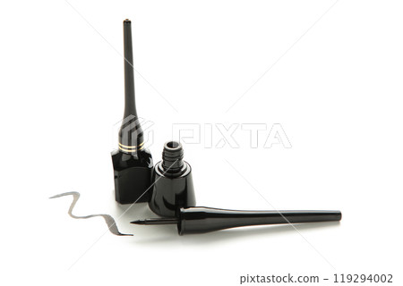 Eyeliners and stroke isolated on white background. Top view 119294002
