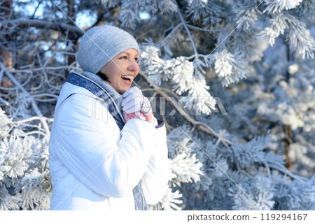 Portrait of beautiful woman posing in park 119294167