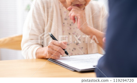 Face-to-face contract Senior woman Hand Face-to-face contract Senior woman Hand 119294720