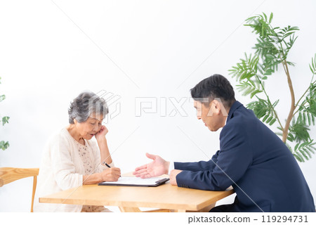 面對面合約資深女性 119294731