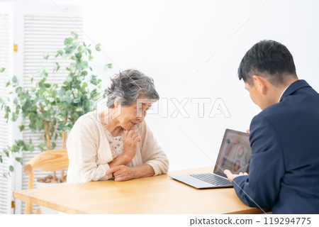 Senior women's life plan Senior women's life plan 119294775