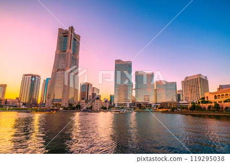 Yokohama cityscape in Japan in October. View of Yokohama Landmark Tower, the sunset, and the Minato Mirai area on the 13th 119295038