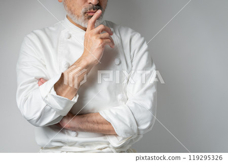 Chef hand 119295326