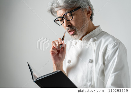 Chef thinking about menu 119295339