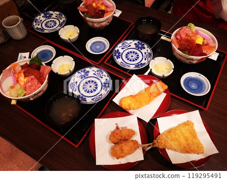 Seafood bowl and various fries Seafood bowl and various fries 119295491