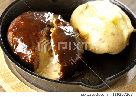 Cheese-stuffed hamburger steak and buttered potatoes 119297268