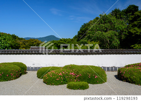 A borrowed landscape garden overlooking Mount Hiei 119298193