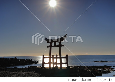 The sun and torii The sun and torii 119298918