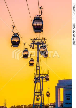 Yokohama cityscape in Japan in October. View of the ropeway. In the background is YOKOHAMA AIR CABIN in the direction of Sakuragicho Station. Yokohama cityscape in Japan in October. View of the ropeway. In the background is YOKOHAMA AIR CABIN in the direction of Sakuragicho Station. 119298960