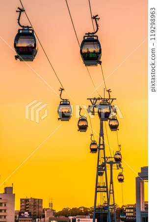 日本橫濱城市景觀，十月。索道景觀。後面是往櫻木町站方向的YOKOHAMA AIR CABIN 119298963