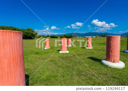 奈良縣橛原市、藤原宮遺址、重建的太極殿南門柱廊 119299117