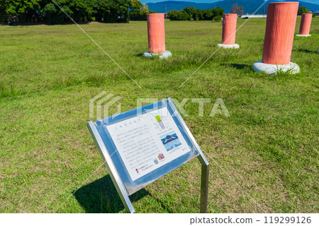 奈良縣橛原市、藤原宮遺址、重建的太極殿南門柱廊 119299126