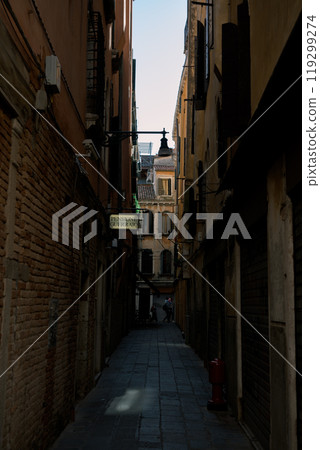 Overseas alley back 119299274