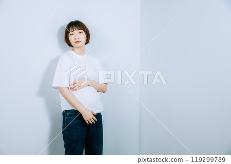 Pregnant woman taking maternity photos in studio Pregnant woman taking maternity photos in studio 119299789