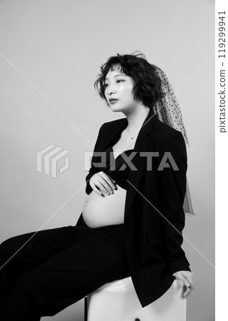 Young bride taking maternity photos Young bride taking maternity photos 119299941
