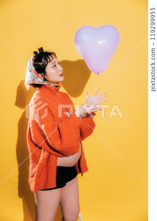 Young bride taking maternity photos Young bride taking maternity photos 119299955