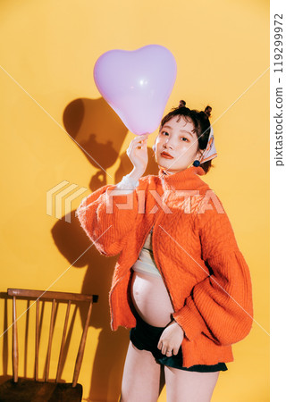 Young bride taking maternity photos Young bride taking maternity photos 119299972