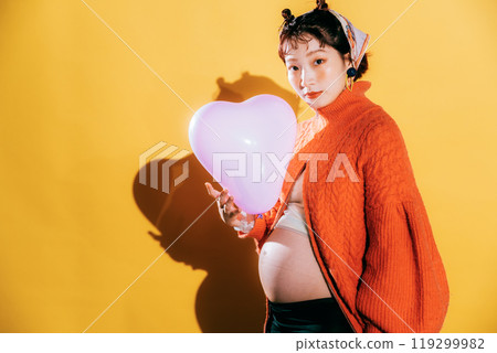 年輕新娘拍孕婦照 年輕新娘拍孕婦照 119299982