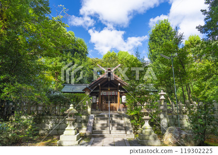 木島座天照三玉神社本殿前（京都市右京區太正） 119302225