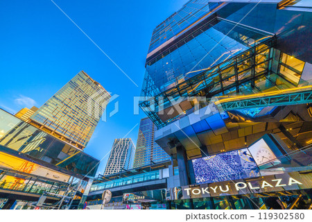 日本十月的東京城市景觀,澀谷站南口。澀谷中央街、鶴、澀谷福拉斯等景觀 = 14th 日本十月的東京城市景觀,澀谷站南口。澀谷中央街、鶴、澀谷福拉斯等景觀 = 14th 119302580