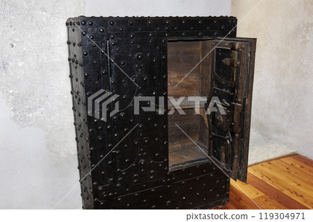 an old safe made of wood and wrought iron 119304971