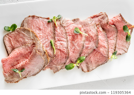 Sliced roast beef Sliced roast beef 119305364