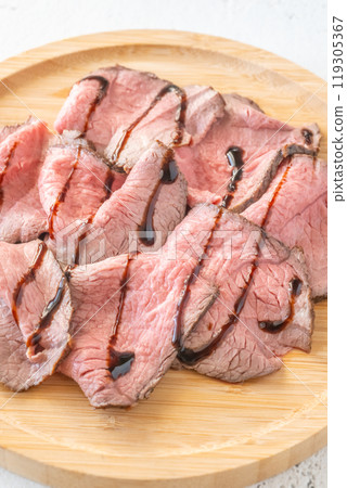 Sliced roast beef Sliced roast beef 119305367