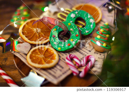 Christmas wreath chocolate cookies on holiday background, top view 119306917