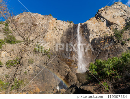 Sunny view of the Bridal Veil in Yosemite National Park 119307884