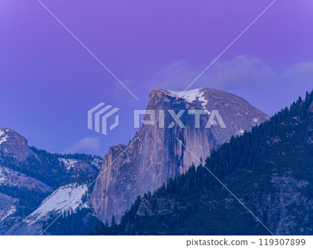 Sunset view of the beautiful half dome at Yosemite National Park 119307899
