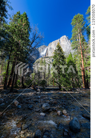 Sunny view of the river landscape in Yosemite National Park 119308070