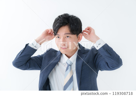 Businessman doing hair styling 119308718