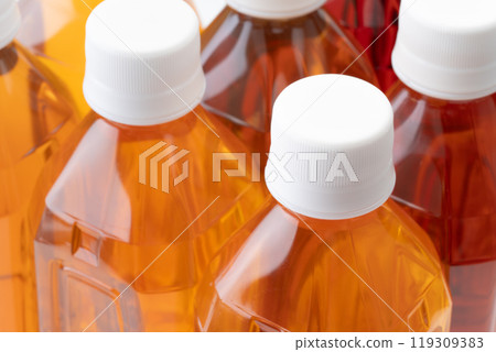 各類茶塑膠瓶特寫 119309383