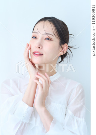 Woman in white image 119309912