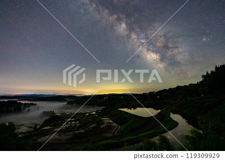 新潟縣十日町市，星嶺銀河，雪融梯田的原始風景 119309929