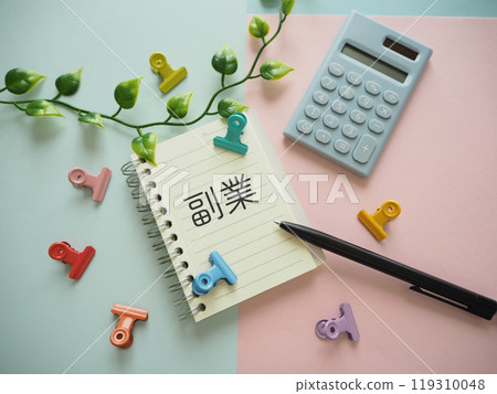 Side job written on notebook, calculator 119310048