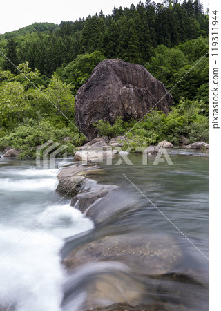 Hakusan Tedorigawa Geopark Hyakumangan Rock 119311944