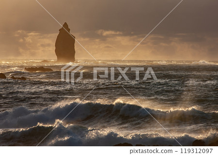 積丹半島神威岬的象徵－神威岩 119312097