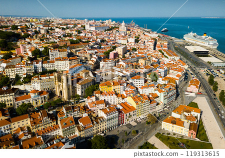 Historical areas of Lisbon with Cathedral on Tagus river Historical areas of Lisbon with Cathedral on Tagus river 119313615