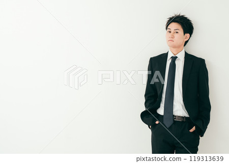 A Japanese man in his 20s wearing a suit A Japanese man in his 20s wearing a suit 119313639