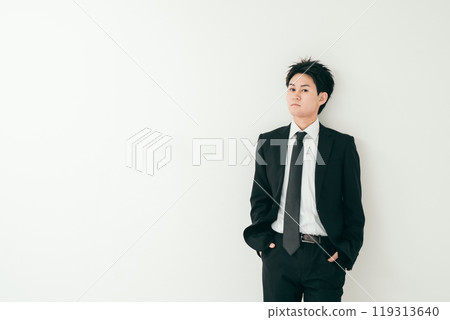 A Japanese man in his 20s wearing a suit A Japanese man in his 20s wearing a suit 119313640