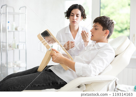 male patient with mirror male patient with mirror 119314163