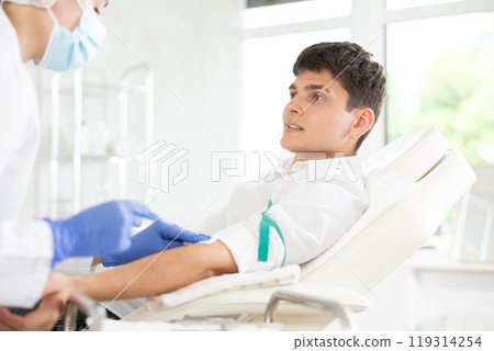Intravenously injection male patient 119314254
