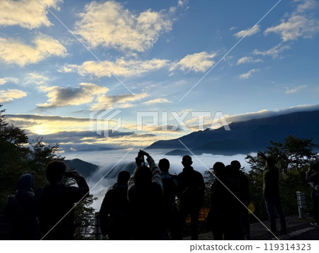 一生至少要去一次的瀧雲絕景 一生至少要去一次的瀧雲絕景 119314323