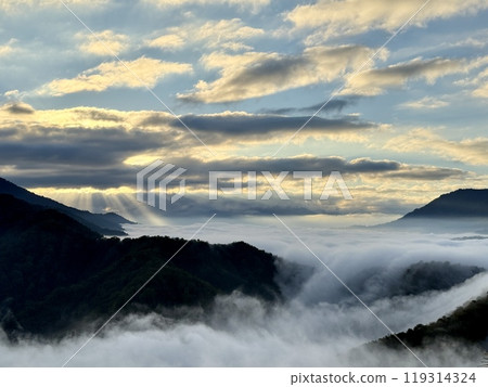 一生至少要去一次的瀧雲絕景 一生至少要去一次的瀧雲絕景 119314324