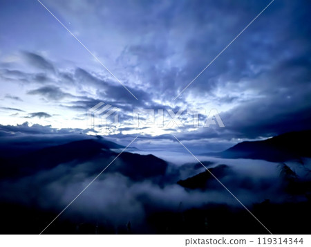 一生至少要去一次的瀧雲絕景 一生至少要去一次的瀧雲絕景 119314344